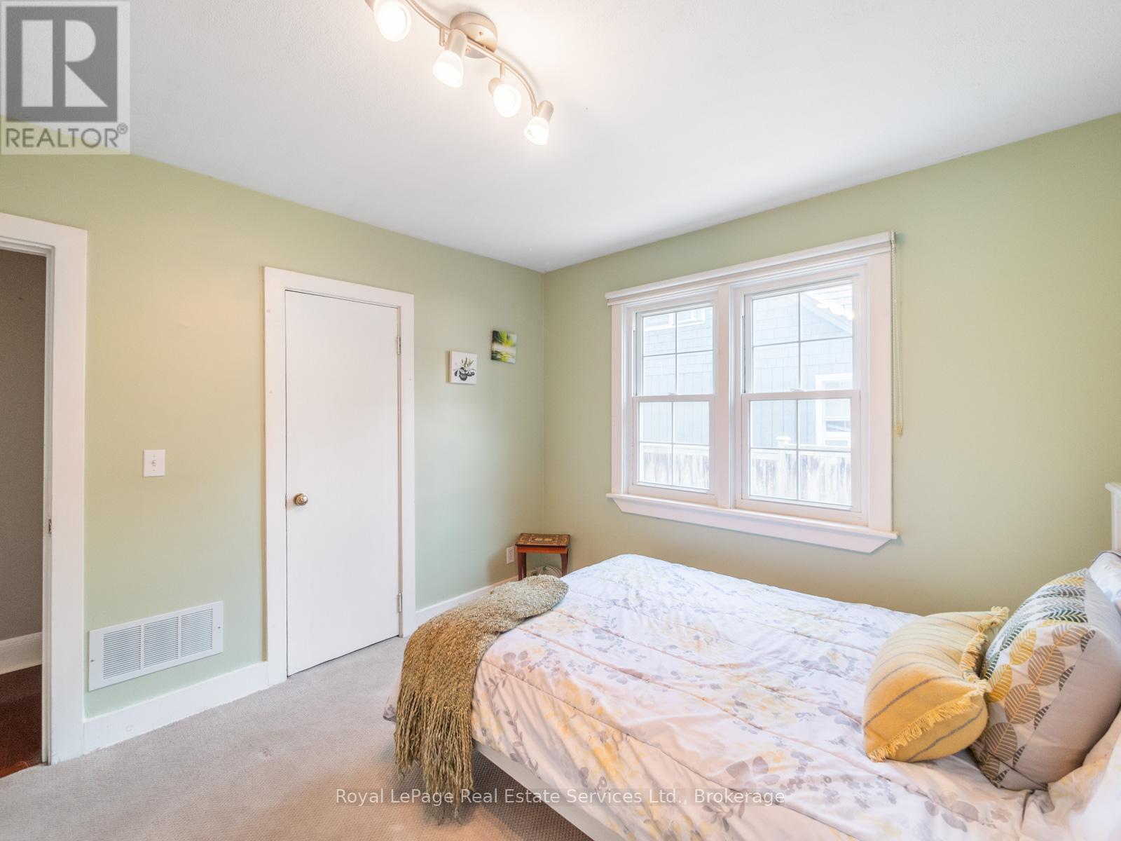 938 King Road, Burlington (Lasalle), Ontario  L7T 3L3 - Photo 27 - W12406273