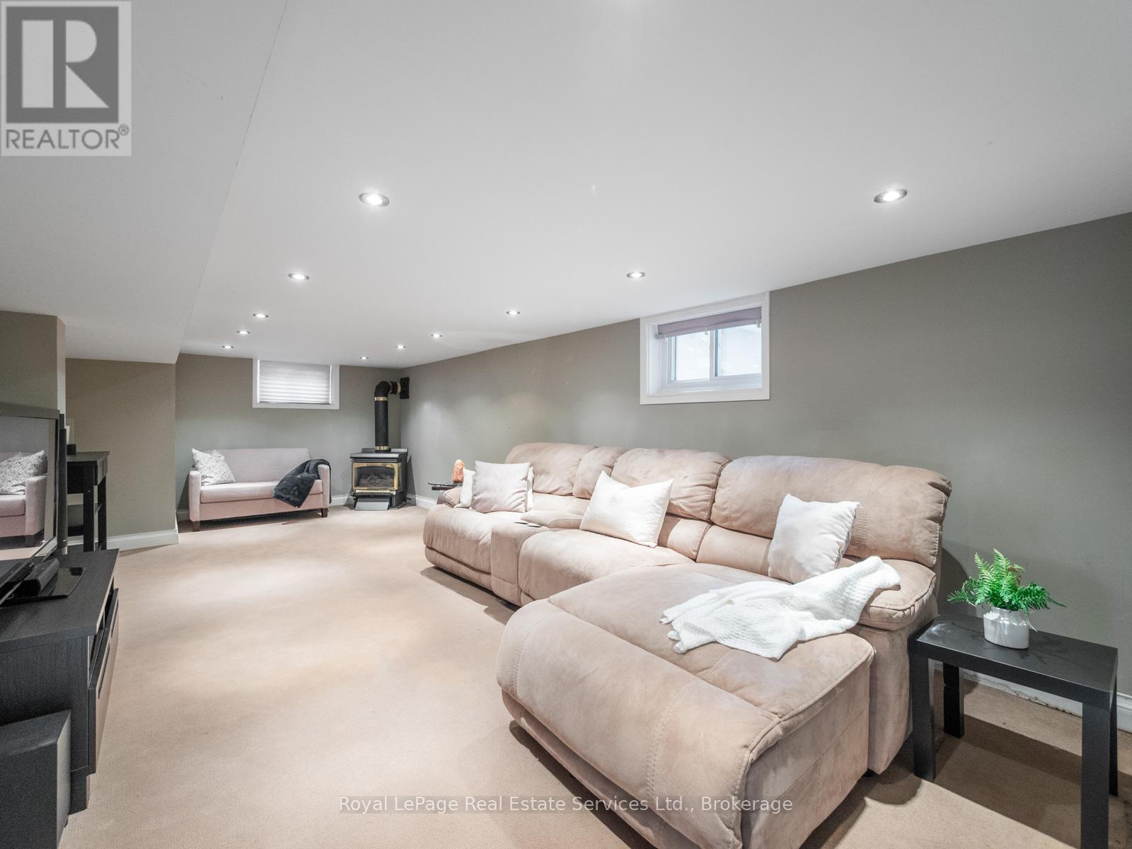 938 King Road, Burlington (Lasalle), Ontario  L7T 3L3 - Photo 31 - W12406273