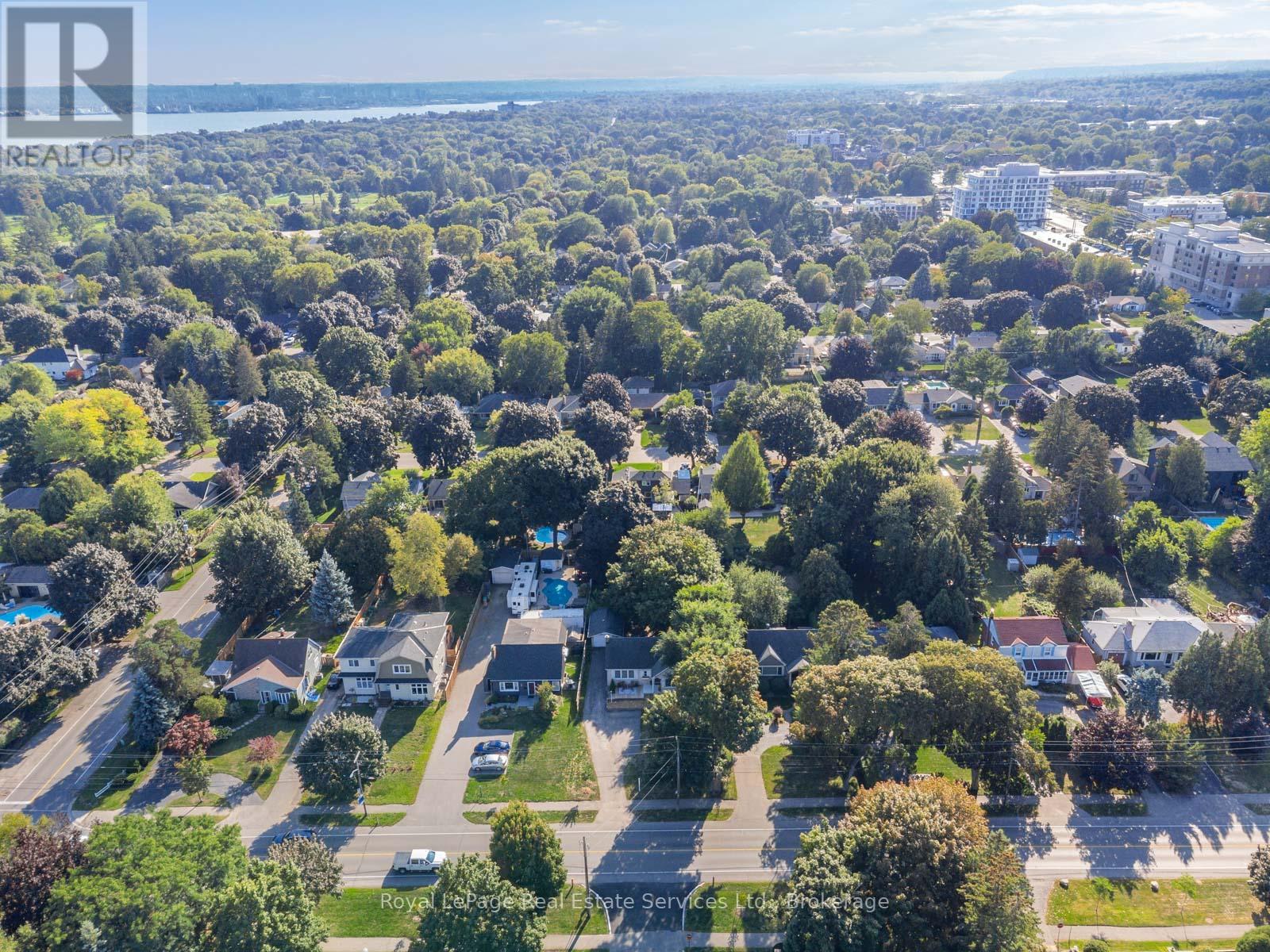 938 King Road, Burlington (Lasalle), Ontario  L7T 3L3 - Photo 40 - W12406273