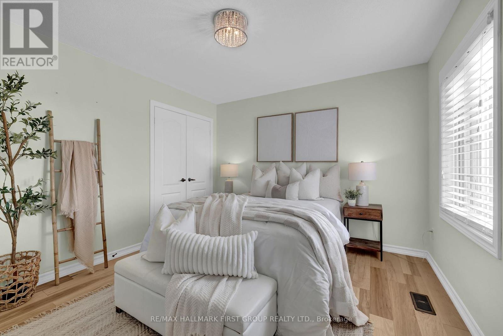 7 Primeau Crescent, Kawartha Lakes, Ontario  K9V 0M6 - Photo 28 - X12414497
