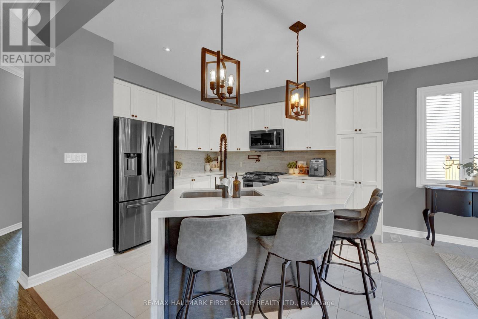 7 Primeau Crescent, Kawartha Lakes, Ontario  K9V 0M6 - Photo 6 - X12414497