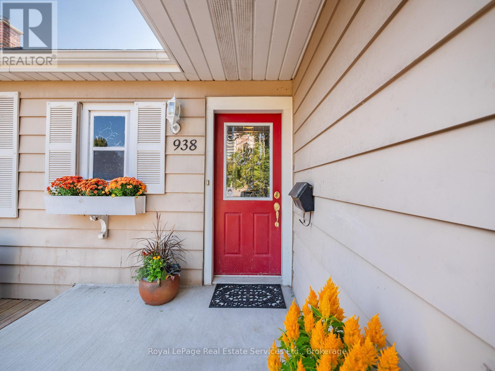 938 King Road, Burlington (Lasalle), Ontario  L7T 3L3 - Photo 7 - W12406273