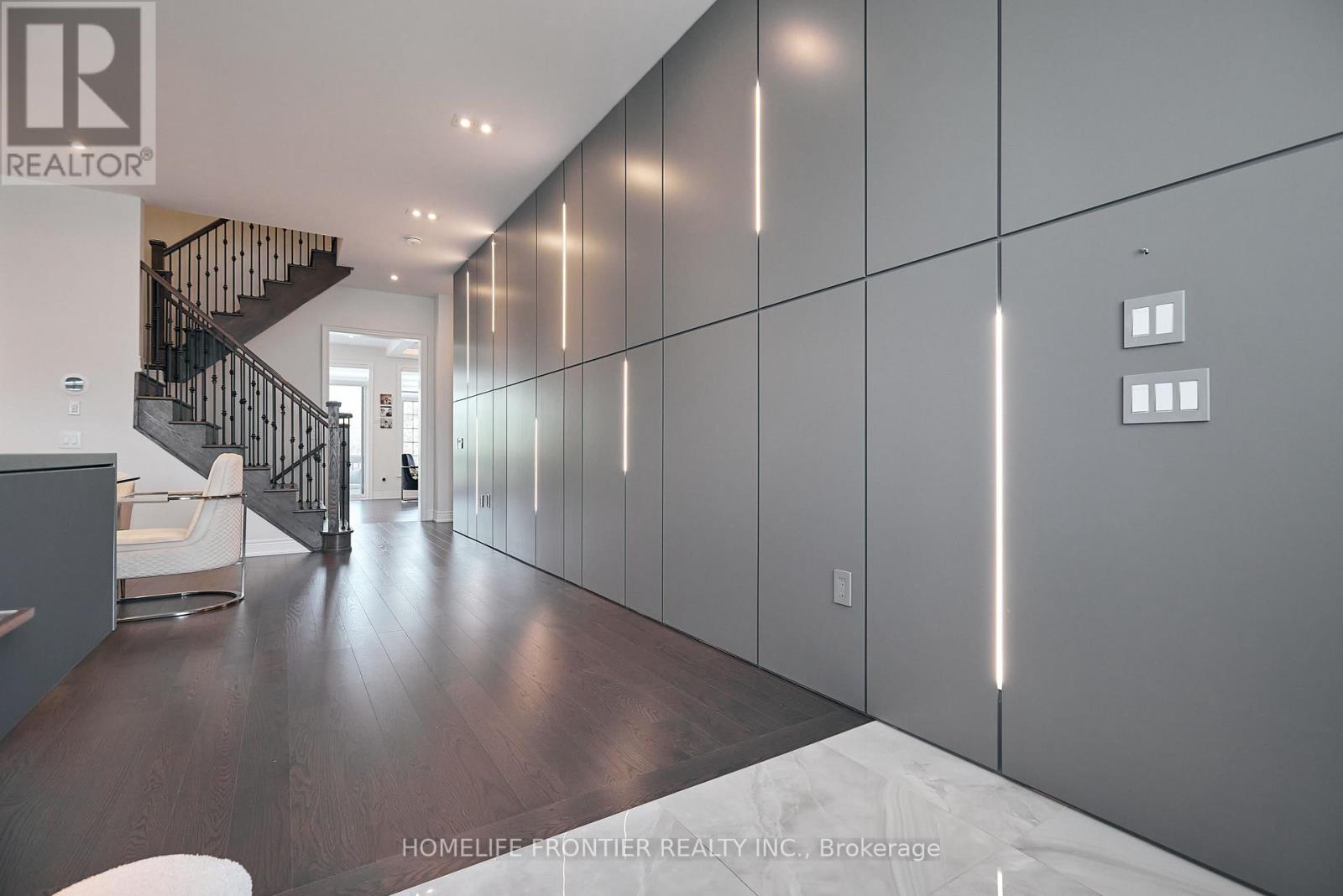 296 Ben Sinclair Avenue, East Gwillimbury, Ontario  L9N 0Z1 - Photo 6 - N12414370