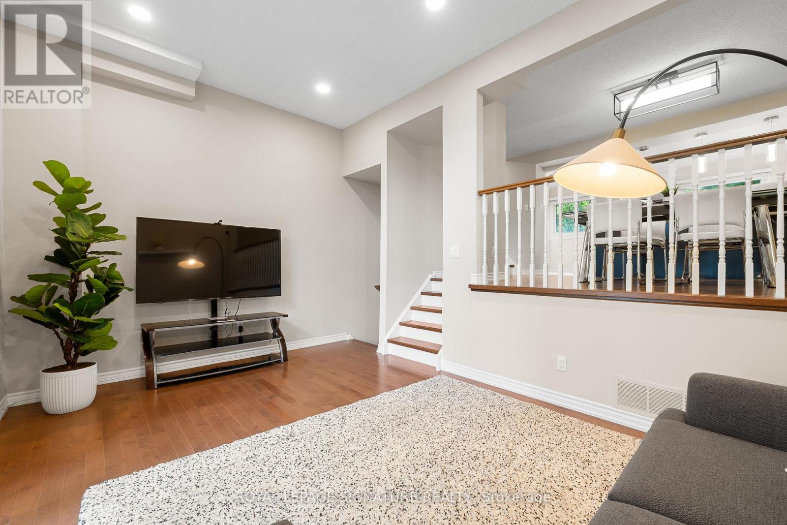 10 Thatcher's Mill Way, Markham, Ontario  L3P 3T3 - Photo 4 - N12414379
