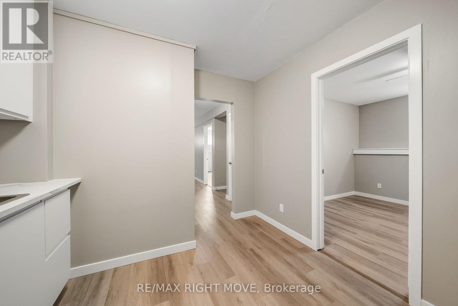 218 Hilda Street, Orillia, Ontario  L3V 1J1 - Photo 4 - S12414340