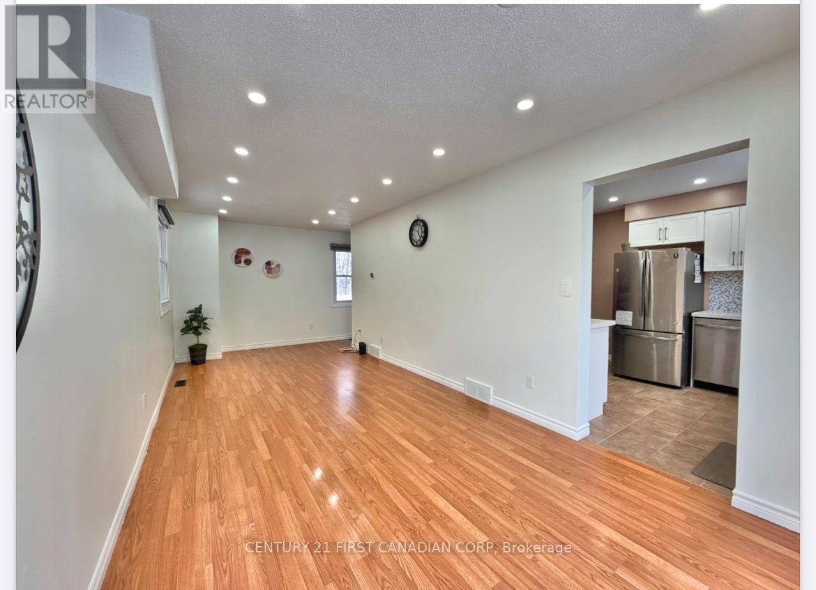 159 Walmer Gardens, London North, Ontario  N6G 4H6 - Photo 11 - X12414440