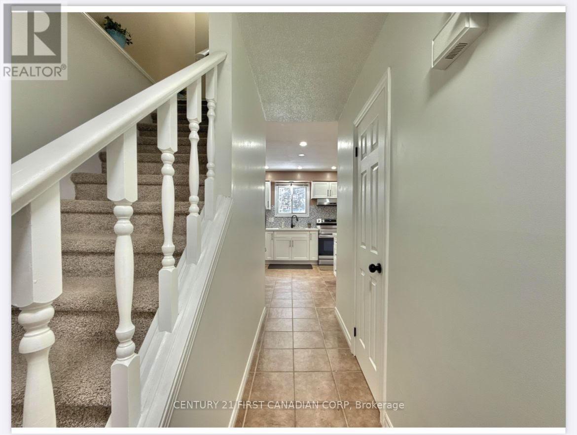 159 Walmer Gardens, London North, Ontario  N6G 4H6 - Photo 12 - X12414440