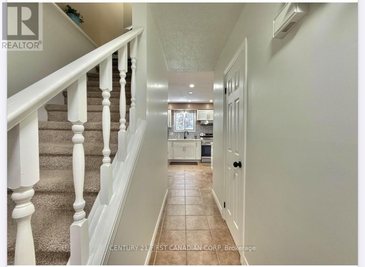 159 Walmer Gardens, London North, Ontario  N6G 4H6 - Photo 13 - X12414440