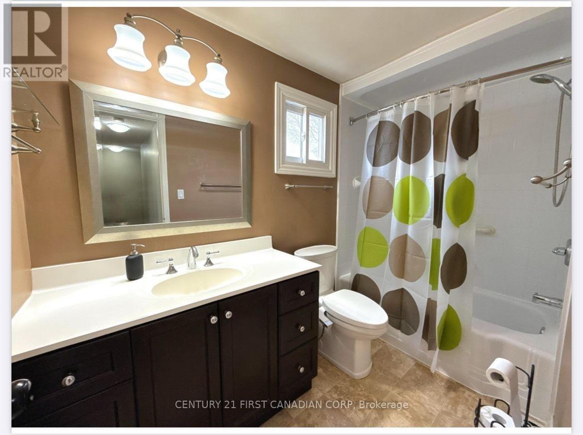 159 Walmer Gardens, London North, Ontario  N6G 4H6 - Photo 8 - X12414440