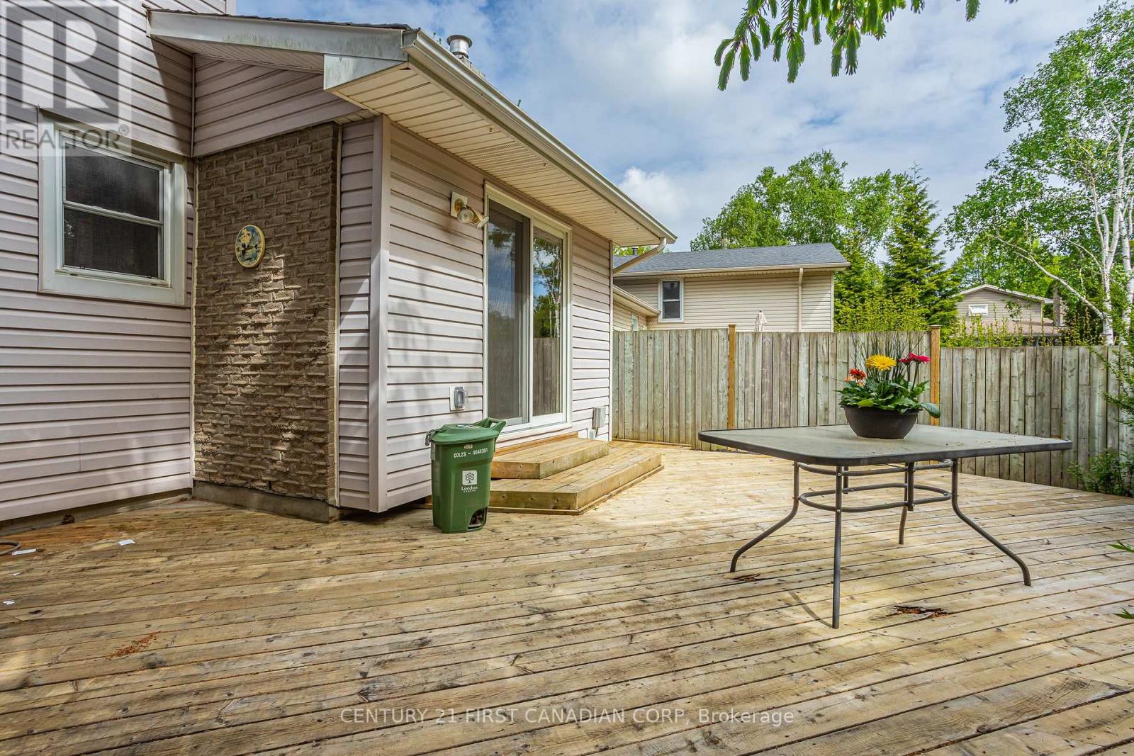 24 Bartlett Crescent, London South, Ontario  N6K 1W4 - Photo 32 - X12414556