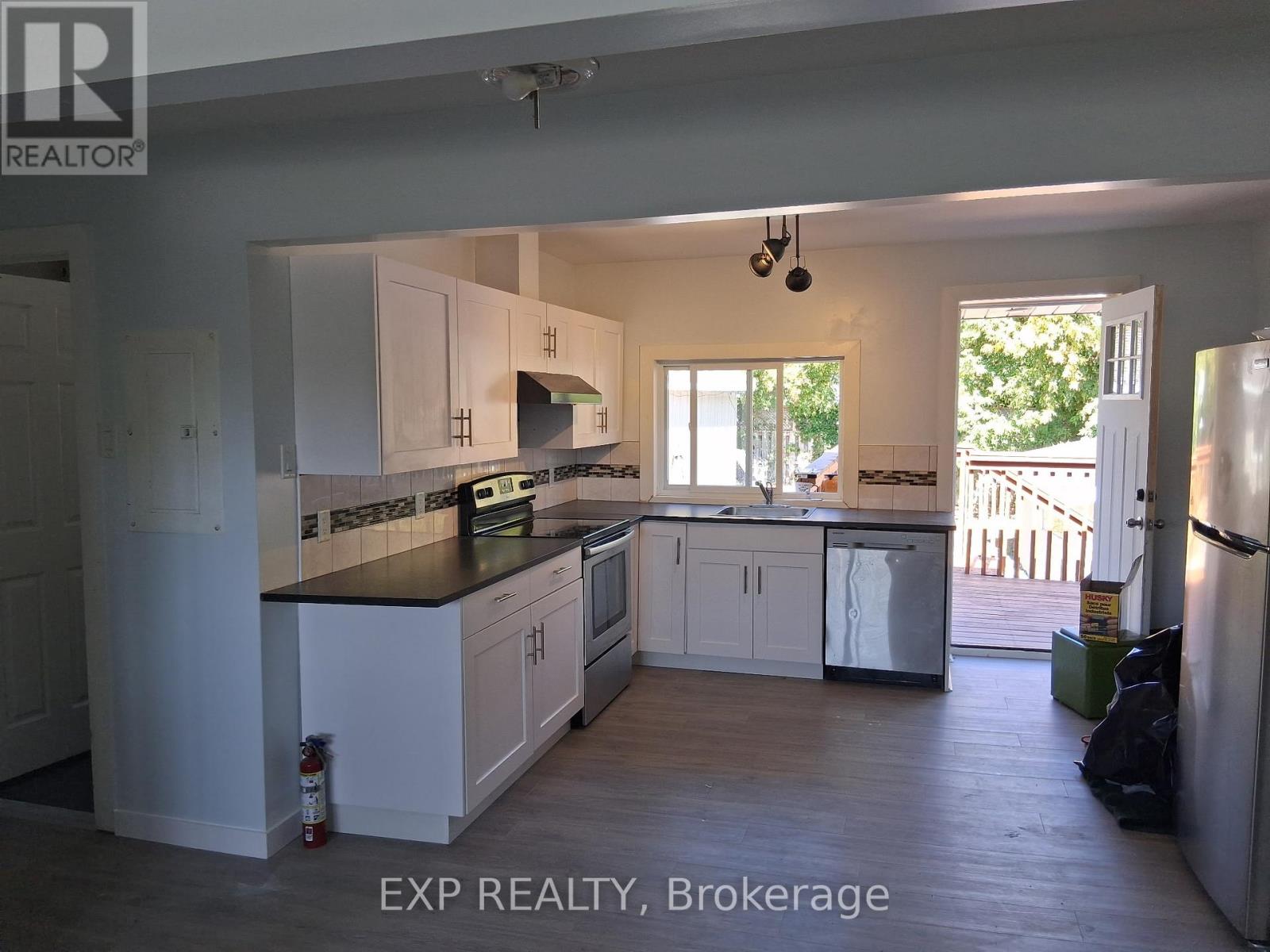 215 Lavergne Street, Ottawa, Ontario  K1L 5E4 - Photo 14 - X12414567