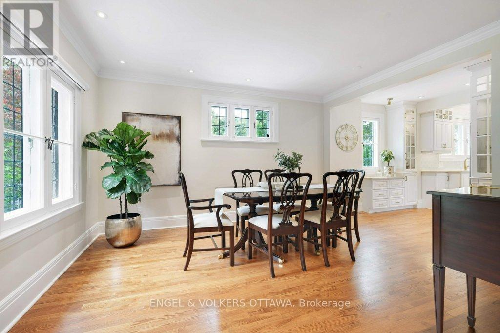 386 Ashbury Road, Ottawa, Ontario  K1M 0R8 - Photo 10 - X12414601