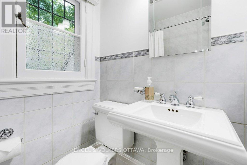 386 Ashbury Road, Ottawa, Ontario  K1M 0R8 - Photo 14 - X12414601