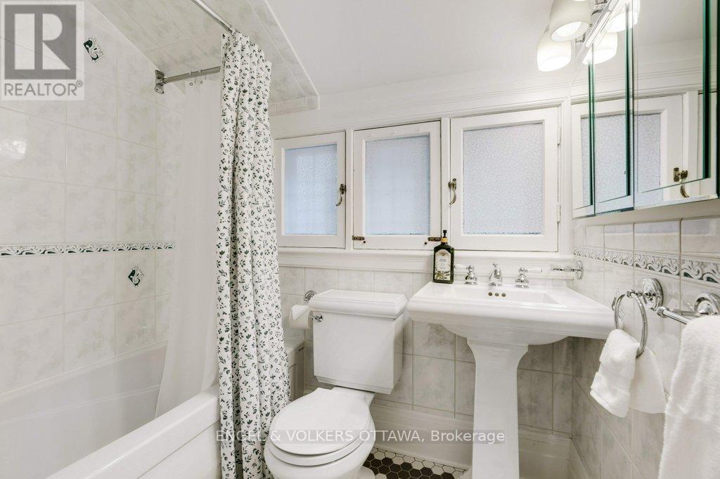386 Ashbury Road, Ottawa, Ontario  K1M 0R8 - Photo 21 - X12414601