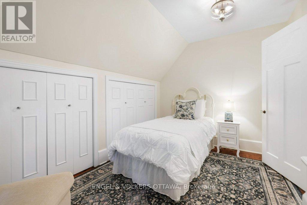 386 Ashbury Road, Ottawa, Ontario  K1M 0R8 - Photo 22 - X12414601