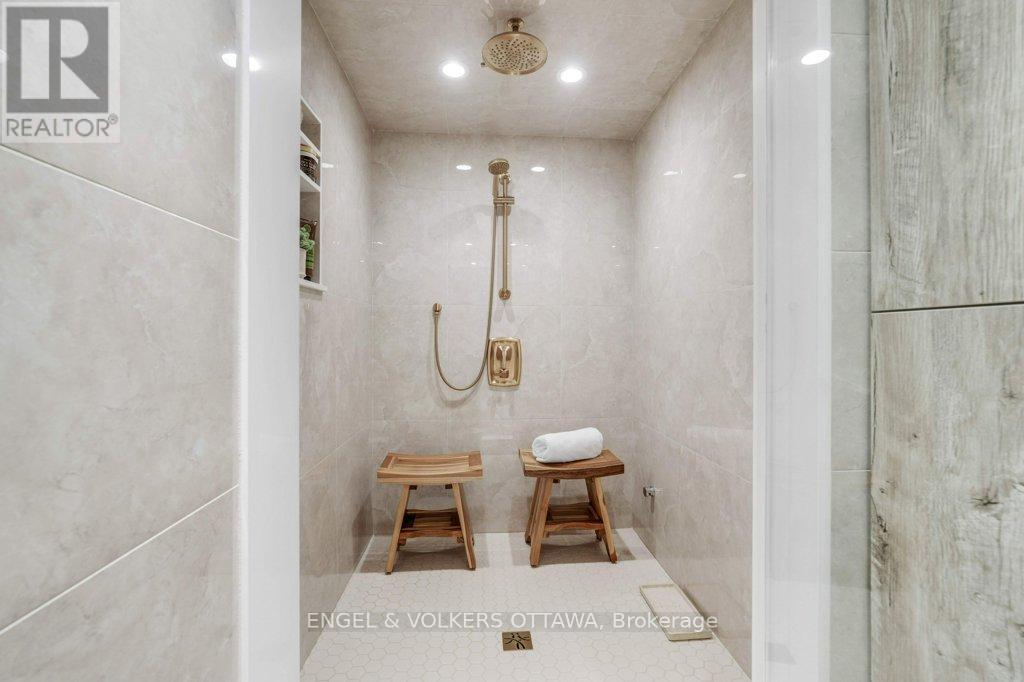 386 Ashbury Road, Ottawa, Ontario  K1M 0R8 - Photo 26 - X12414601
