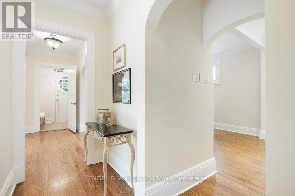 386 Ashbury Road, Ottawa, Ontario  K1M 0R8 - Photo 5 - X12414601