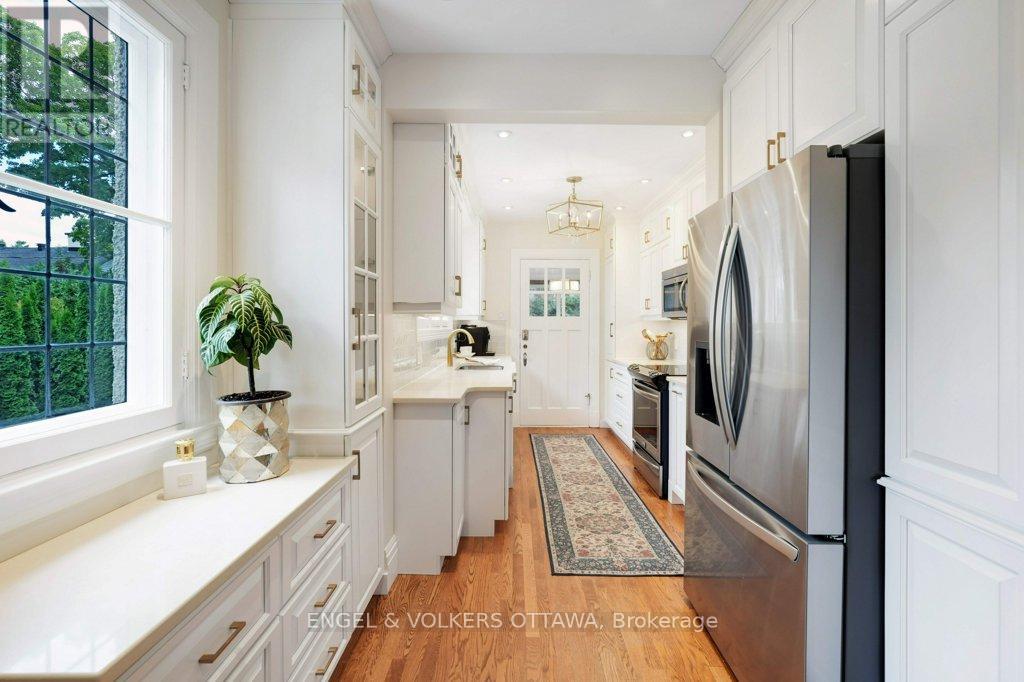 386 Ashbury Road, Ottawa, Ontario  K1M 0R8 - Photo 8 - X12414601