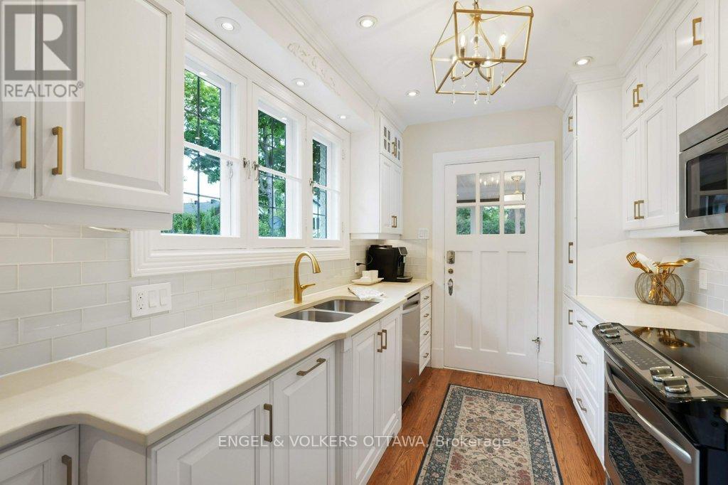 386 Ashbury Road, Ottawa, Ontario  K1M 0R8 - Photo 9 - X12414601