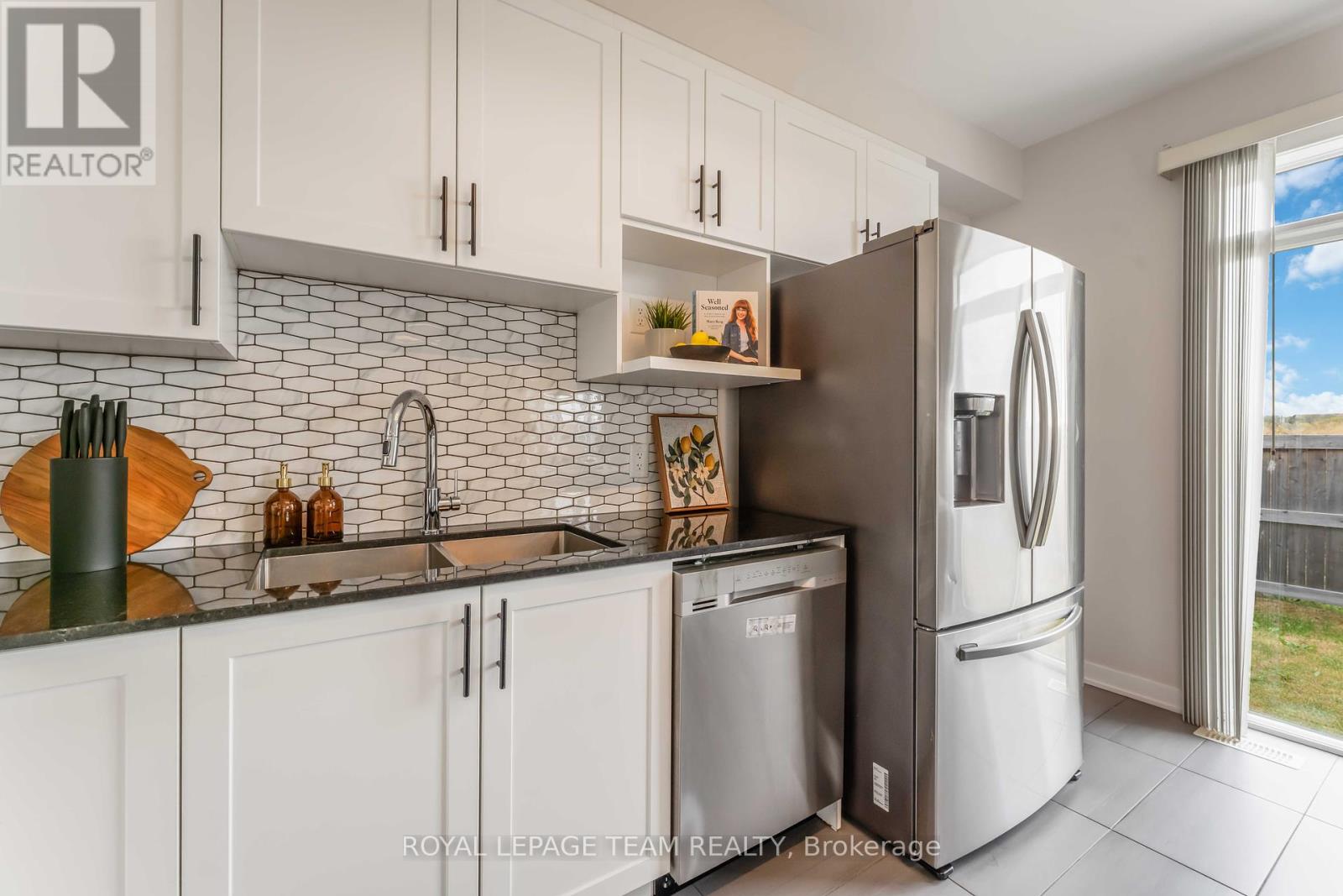 3040 Travertine Way, Ottawa, Ontario  K2J 6W9 - Photo 17 - X12414603