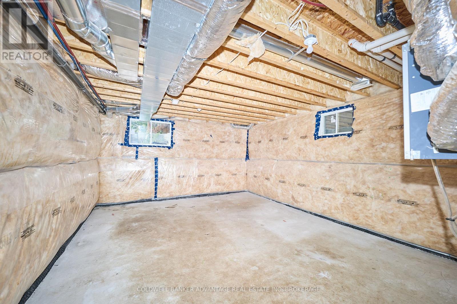 324 Louise Street, Welland, Ontario  L3B 0H8 - Photo 21 - X12414443