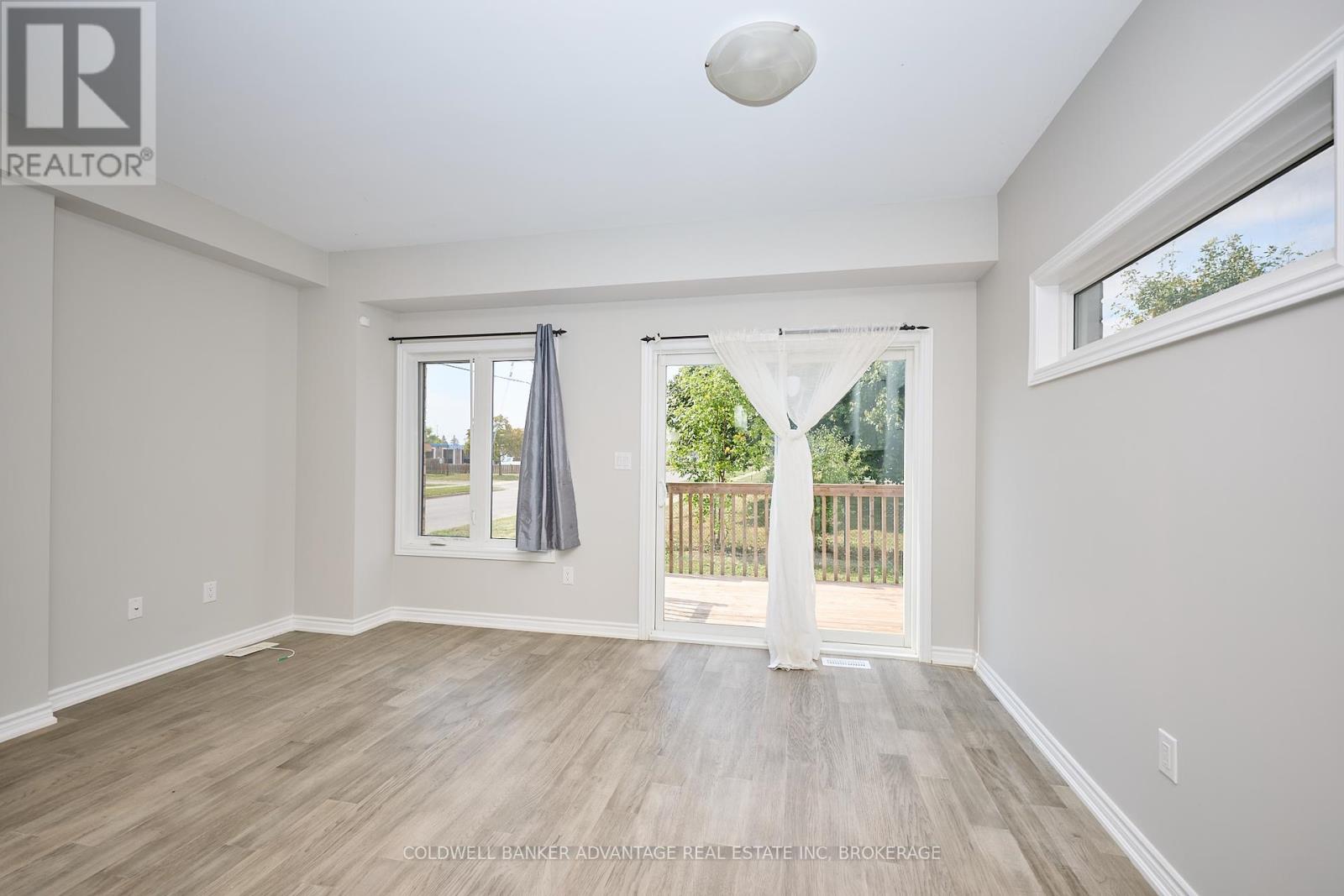 324 Louise Street, Welland, Ontario  L3B 0H8 - Photo 5 - X12414443
