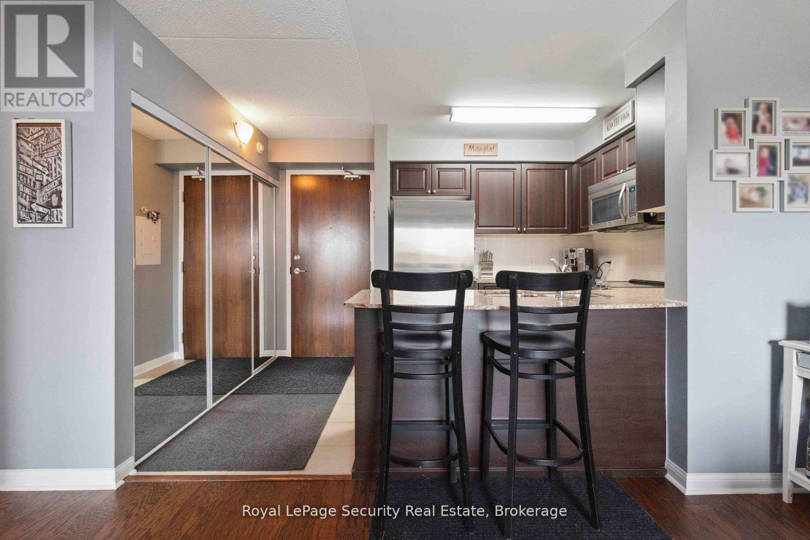210 - 50 Via Rosedale Way, Brampton, Ontario  L6R 3Z7 - Photo 10 - W12414353