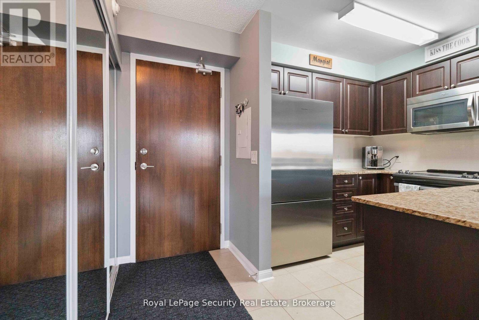 210 - 50 Via Rosedale Way, Brampton, Ontario  L6R 3Z7 - Photo 7 - W12414353