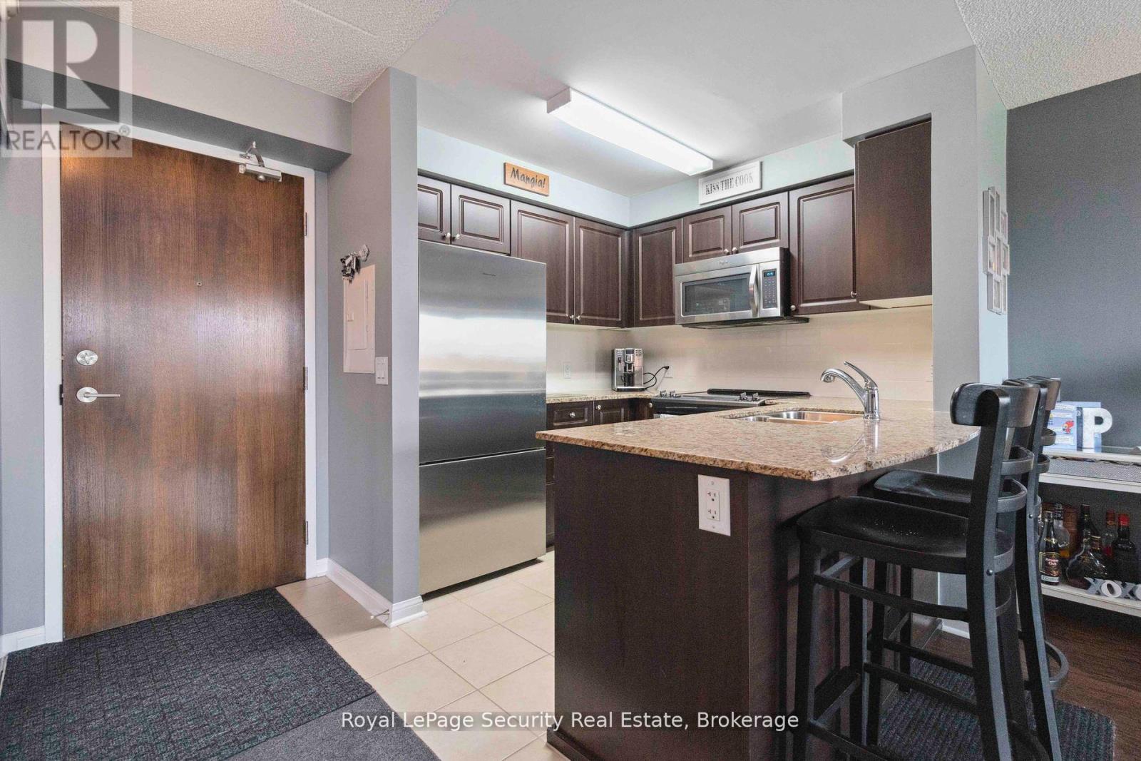 210 - 50 Via Rosedale Way, Brampton, Ontario  L6R 3Z7 - Photo 8 - W12414353