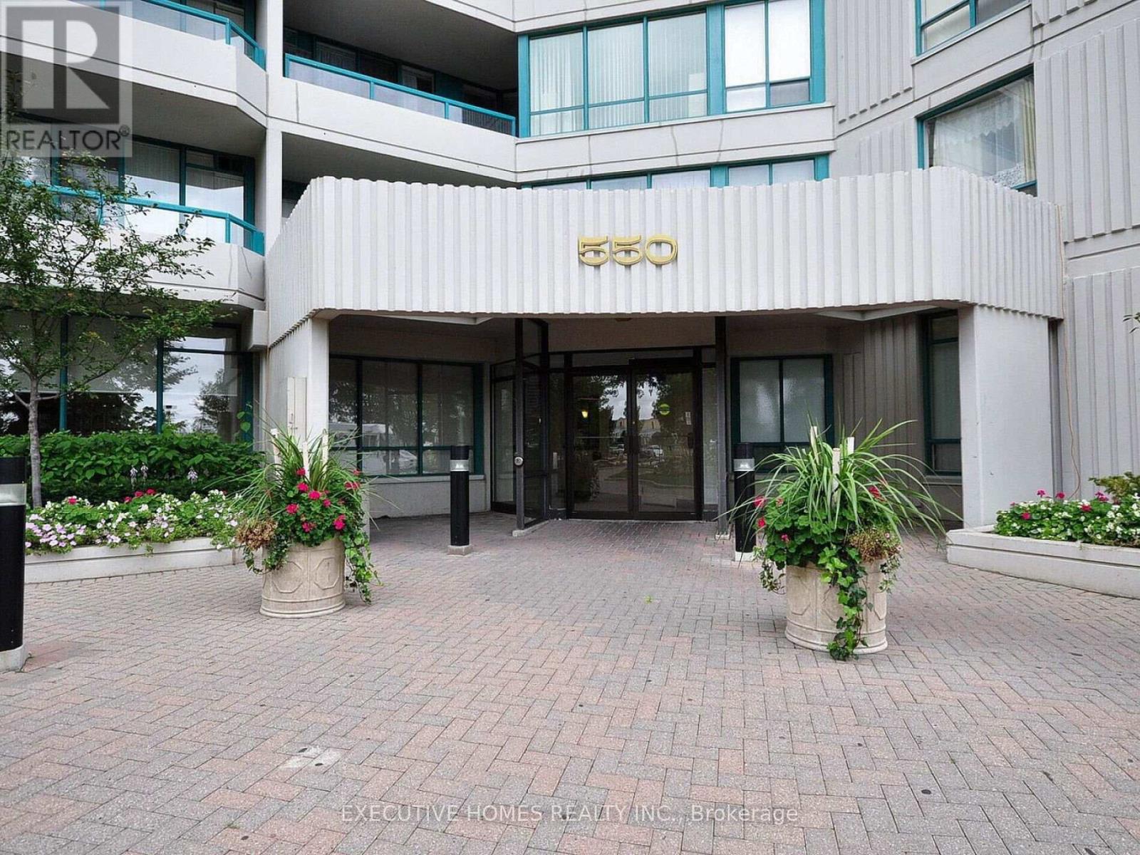 2702 - 550 Webb Drive, Mississauga, Ontario  L5B 3Y4 - Photo 2 - W12414365