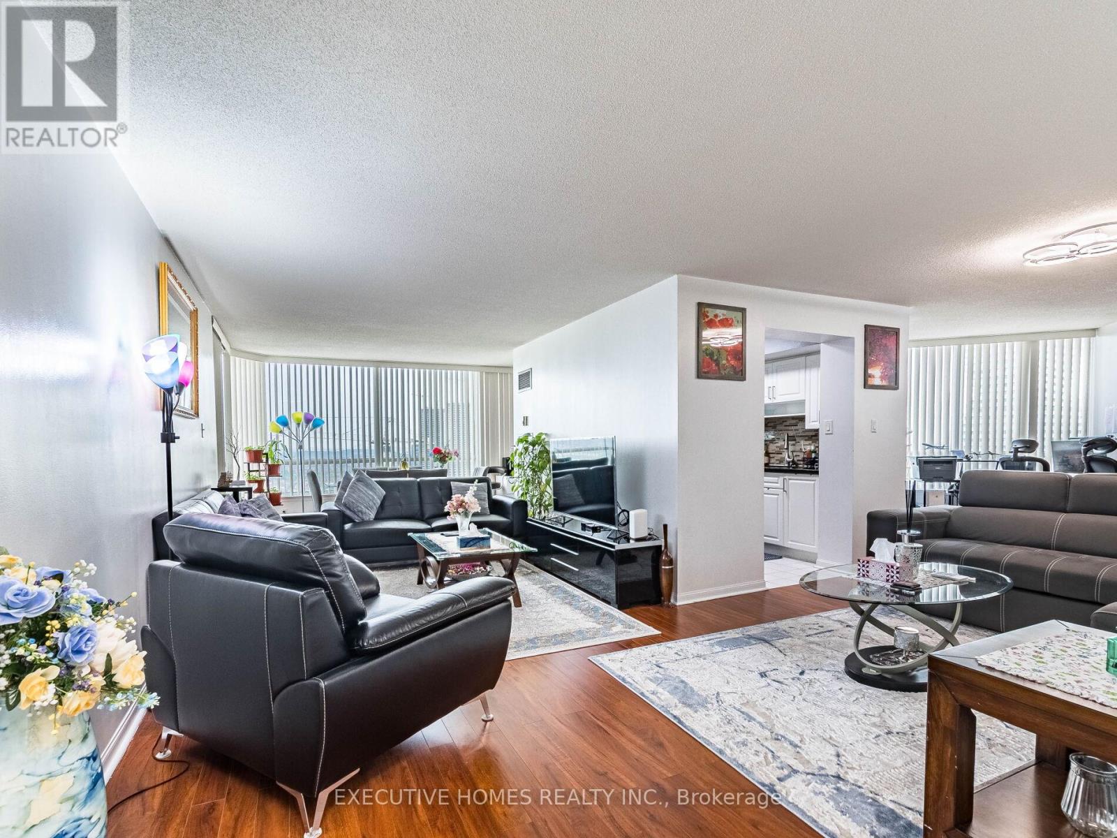 2702 - 550 Webb Drive, Mississauga, Ontario  L5B 3Y4 - Photo 6 - W12414365