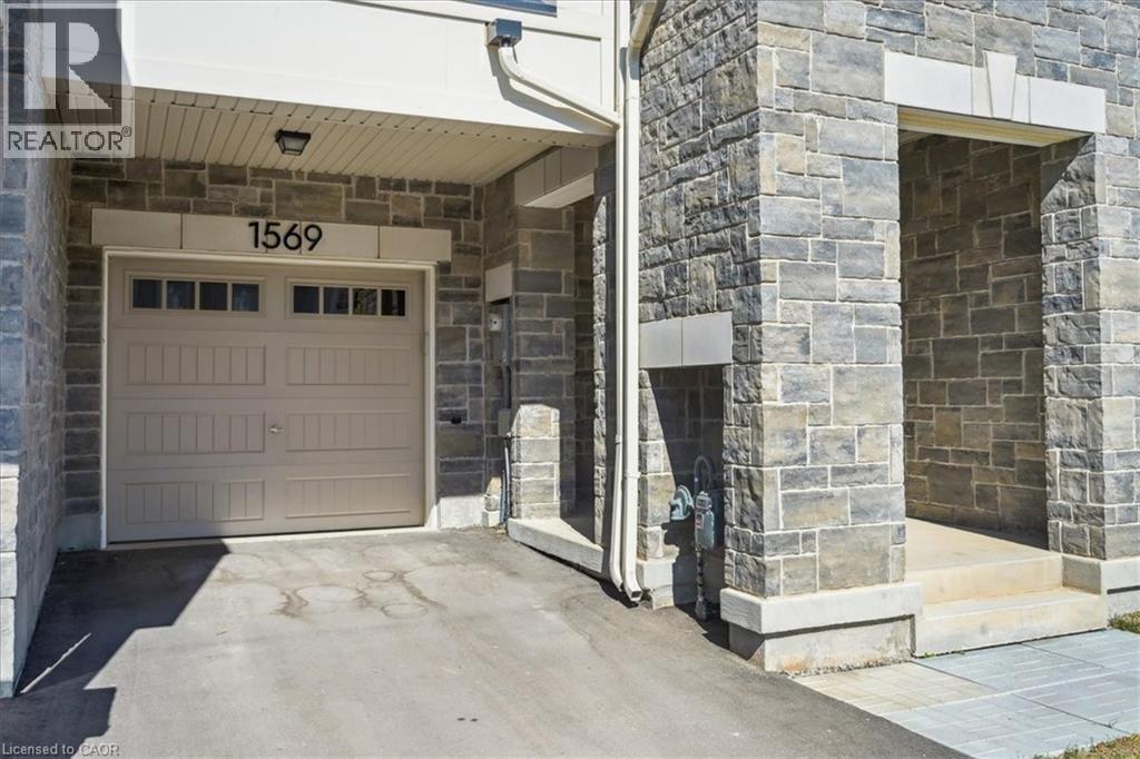1569 Denison Place, Milton, Ontario  L9E 1Y2 - Photo 3 - 40768496