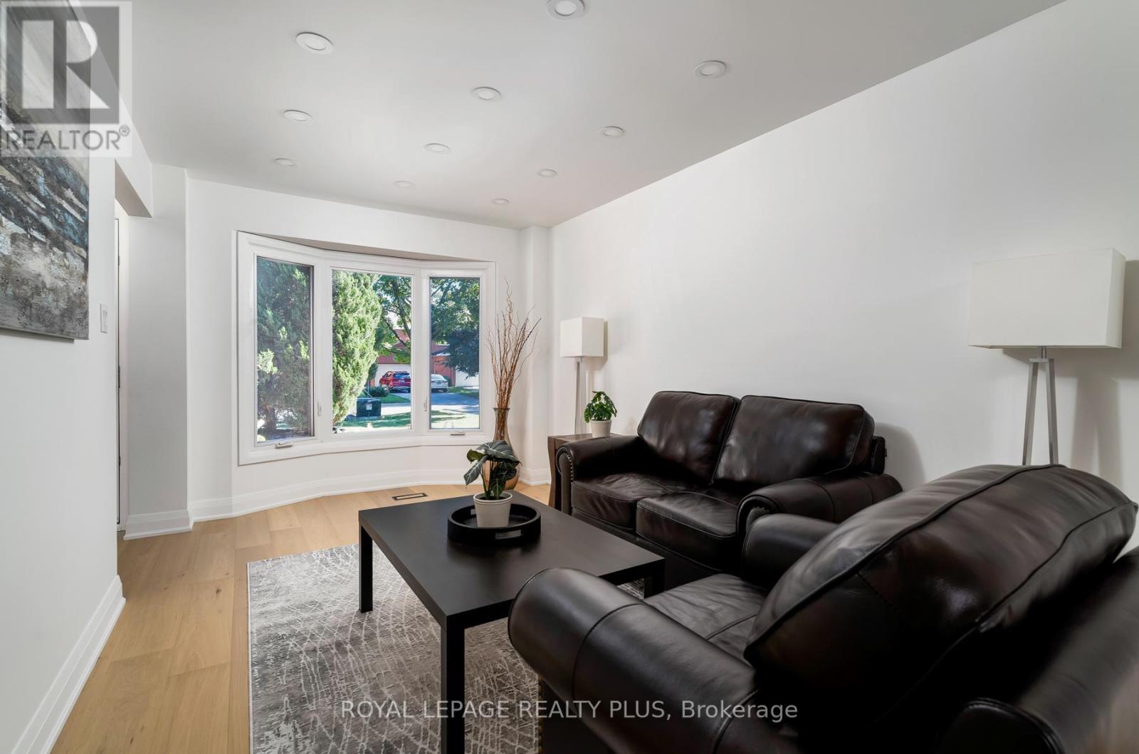 1079 Hedge Drive, Mississauga, Ontario  L4Y 1G3 - Photo 20 - W12414393