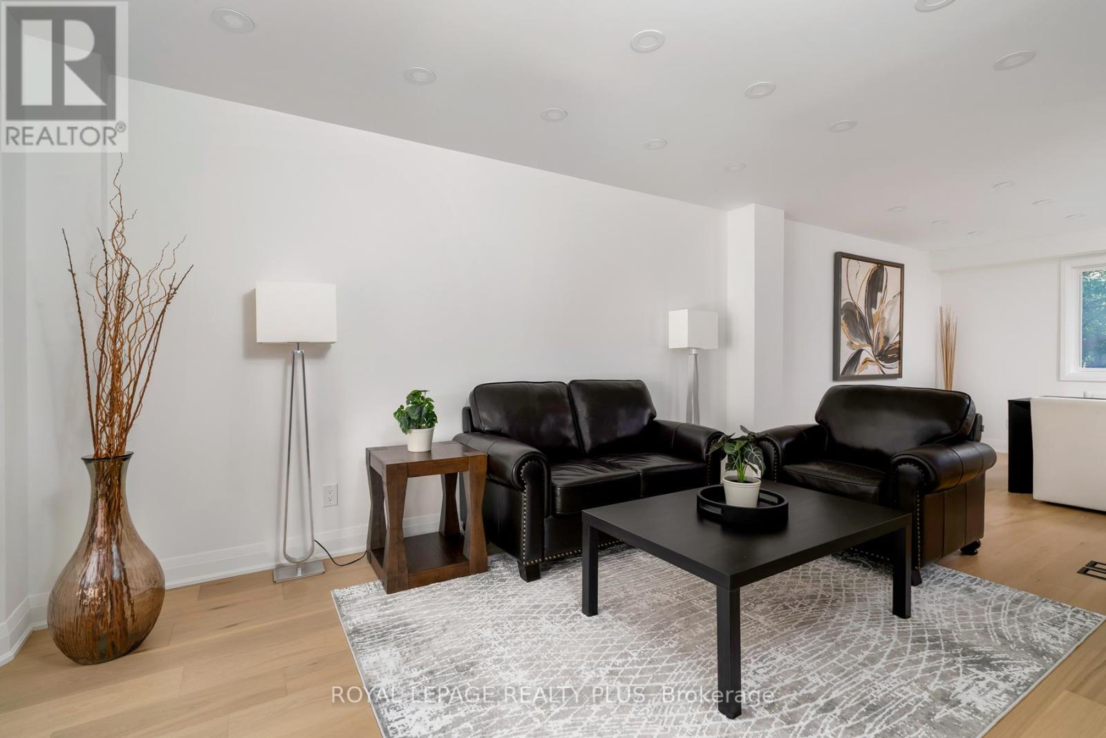 1079 Hedge Drive, Mississauga, Ontario  L4Y 1G3 - Photo 21 - W12414393