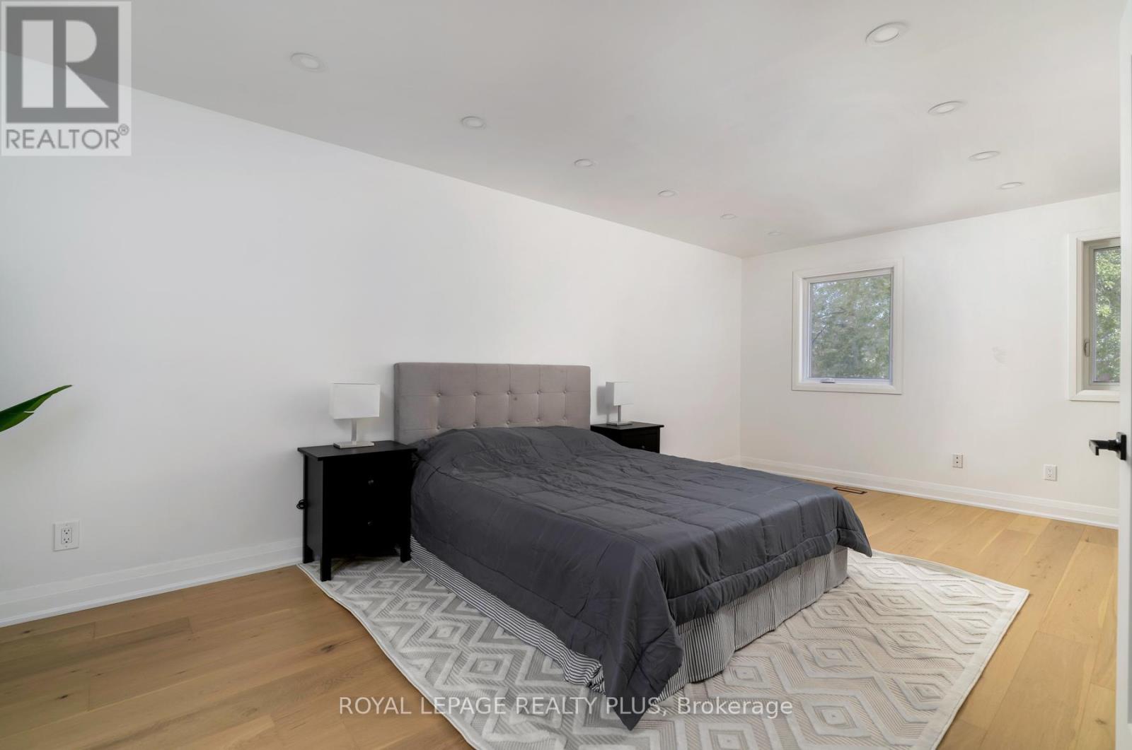 1079 Hedge Drive, Mississauga, Ontario  L4Y 1G3 - Photo 24 - W12414393