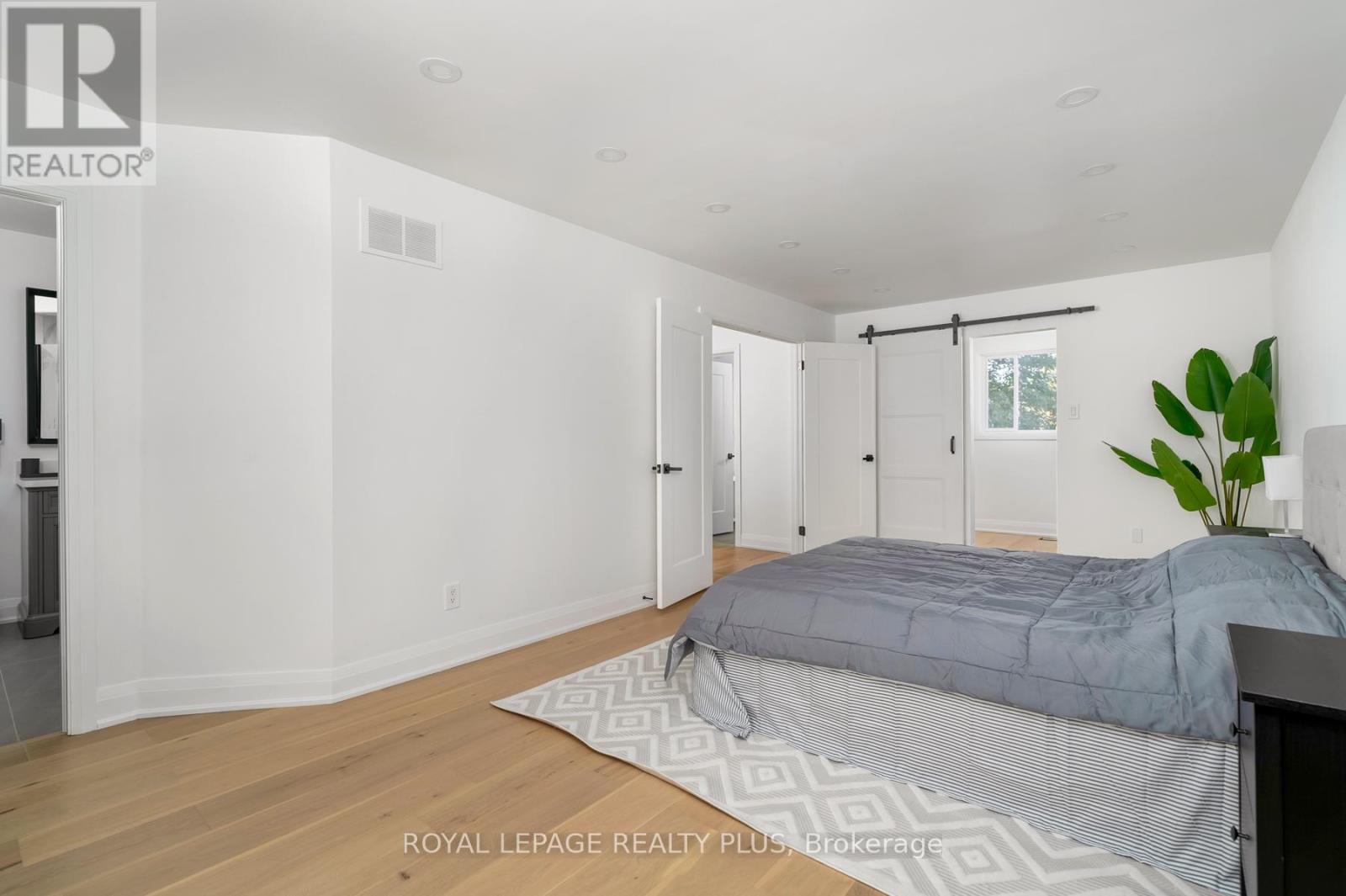 1079 Hedge Drive, Mississauga, Ontario  L4Y 1G3 - Photo 26 - W12414393