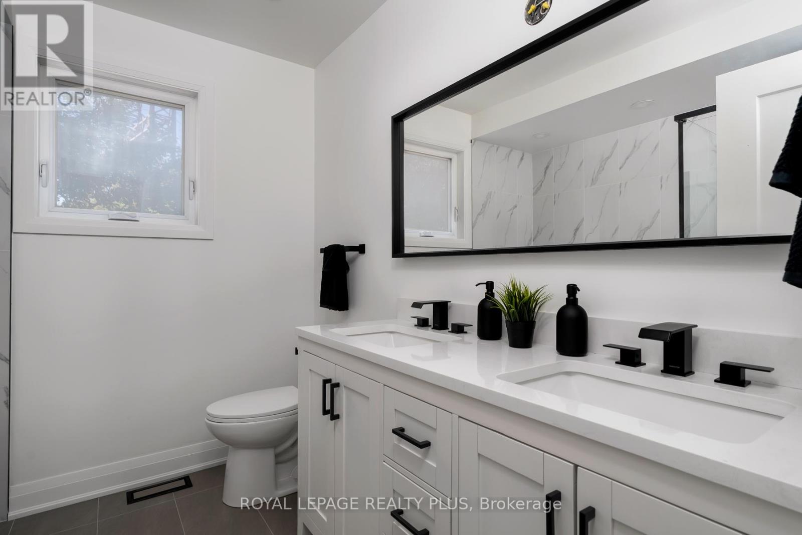 1079 Hedge Drive, Mississauga, Ontario  L4Y 1G3 - Photo 29 - W12414393