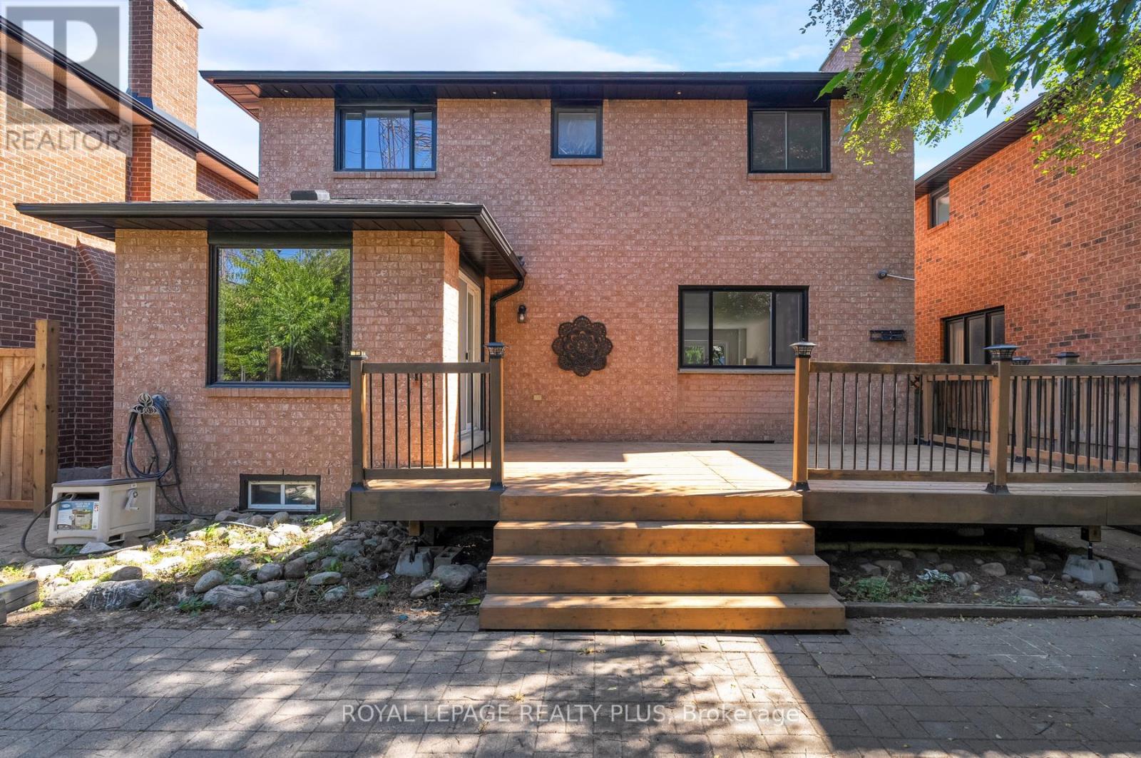 1079 Hedge Drive, Mississauga, Ontario  L4Y 1G3 - Photo 44 - W12414393