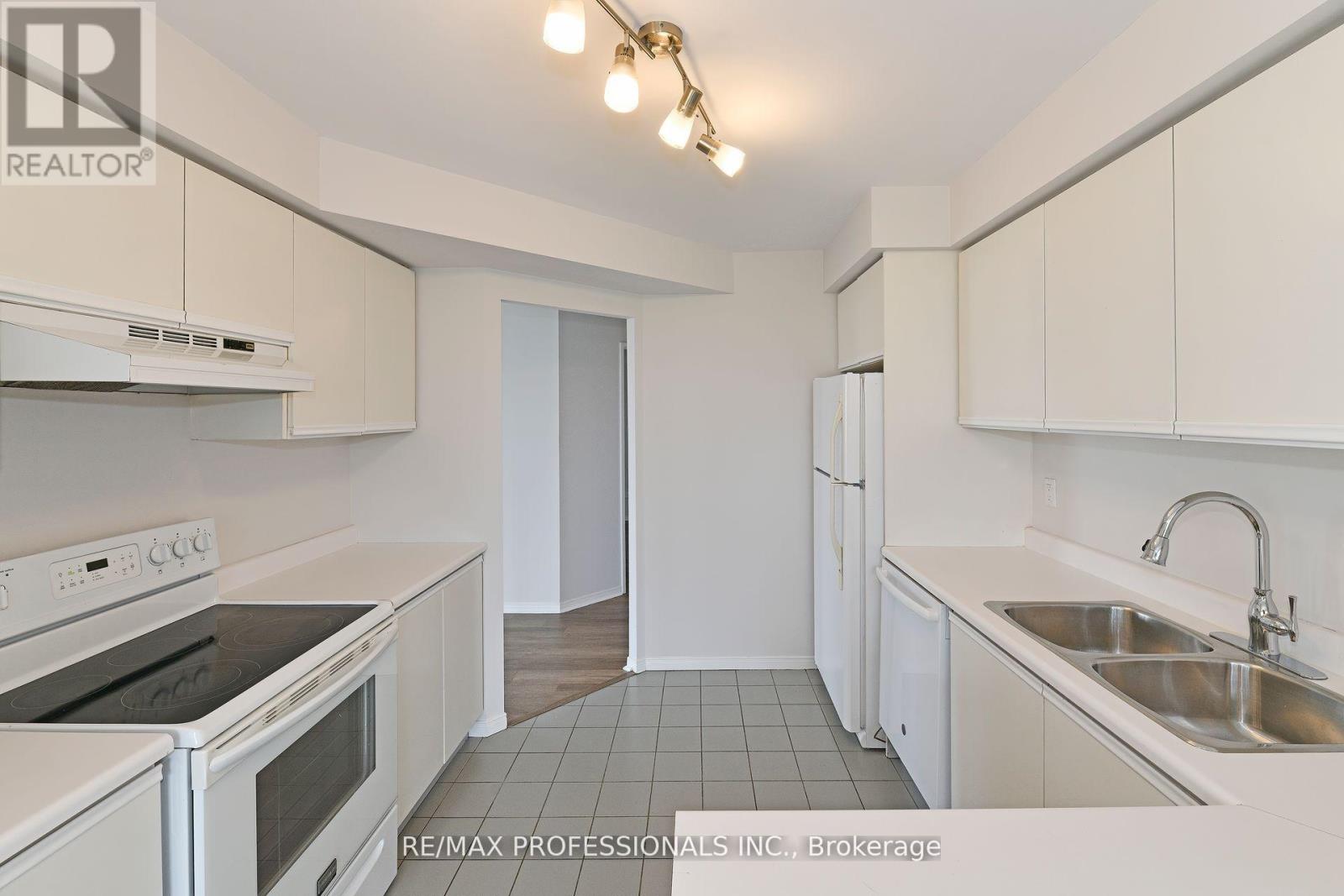 2004 - 2269 Lakeshore Boulevard W, Toronto, Ontario  M8V 3X6 - Photo 14 - W12414394