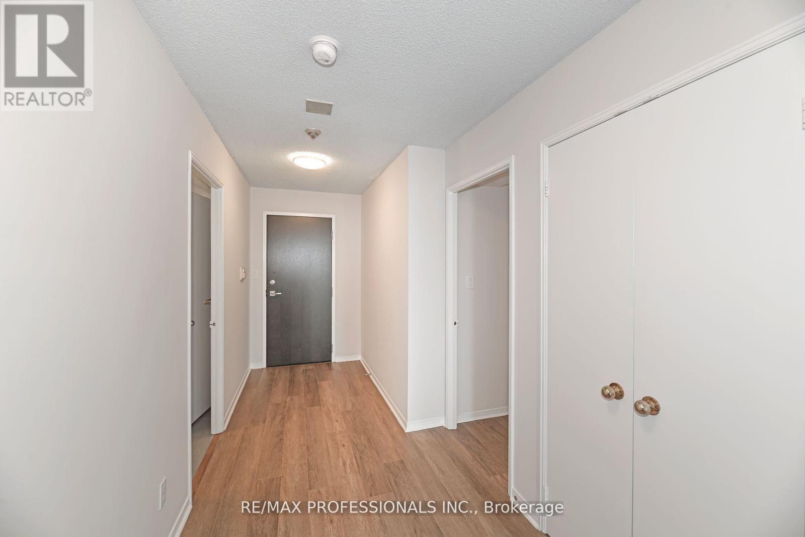 2004 - 2269 Lakeshore Boulevard W, Toronto, Ontario  M8V 3X6 - Photo 2 - W12414394