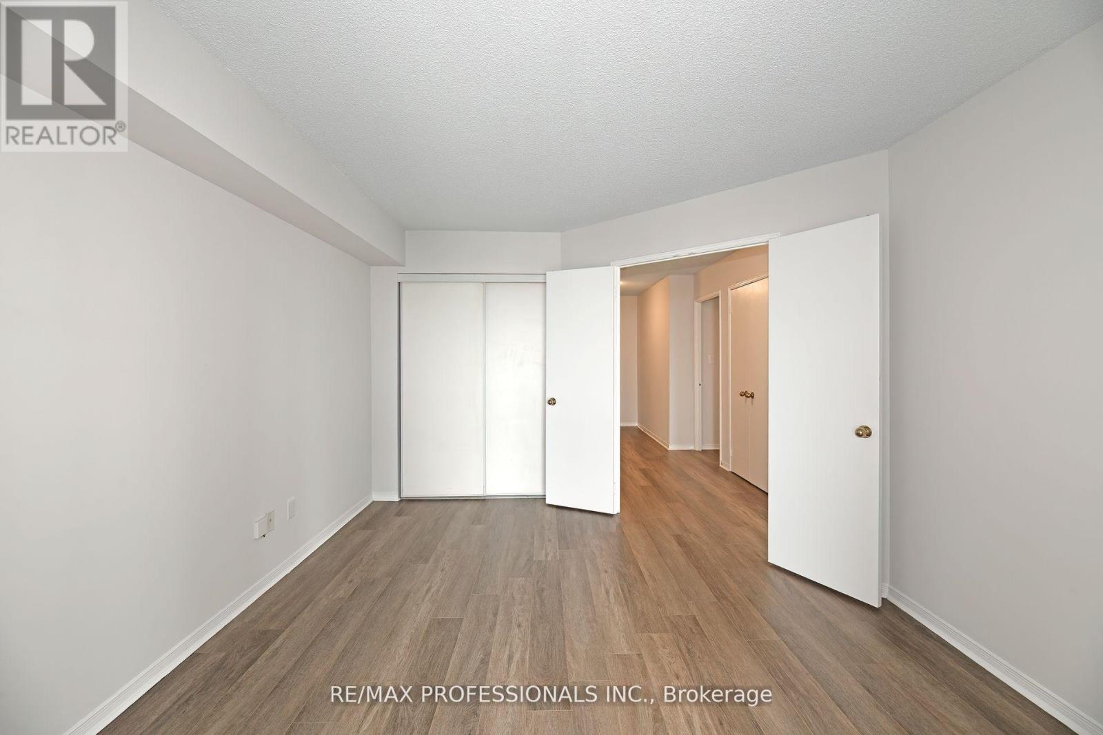2004 - 2269 Lakeshore Boulevard W, Toronto, Ontario  M8V 3X6 - Photo 22 - W12414394