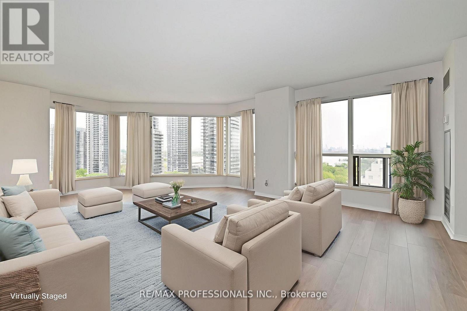 2004 - 2269 Lakeshore Boulevard W, Toronto, Ontario  M8V 3X6 - Photo 4 - W12414394