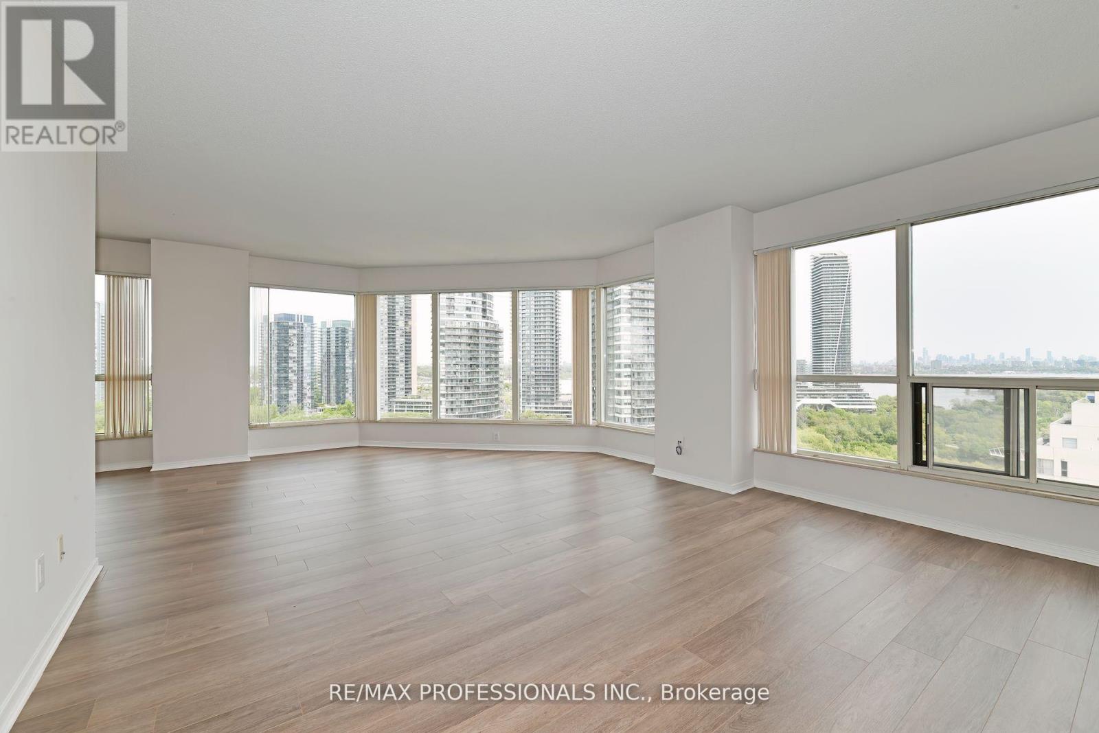 2004 - 2269 Lakeshore Boulevard W, Toronto, Ontario  M8V 3X6 - Photo 5 - W12414394