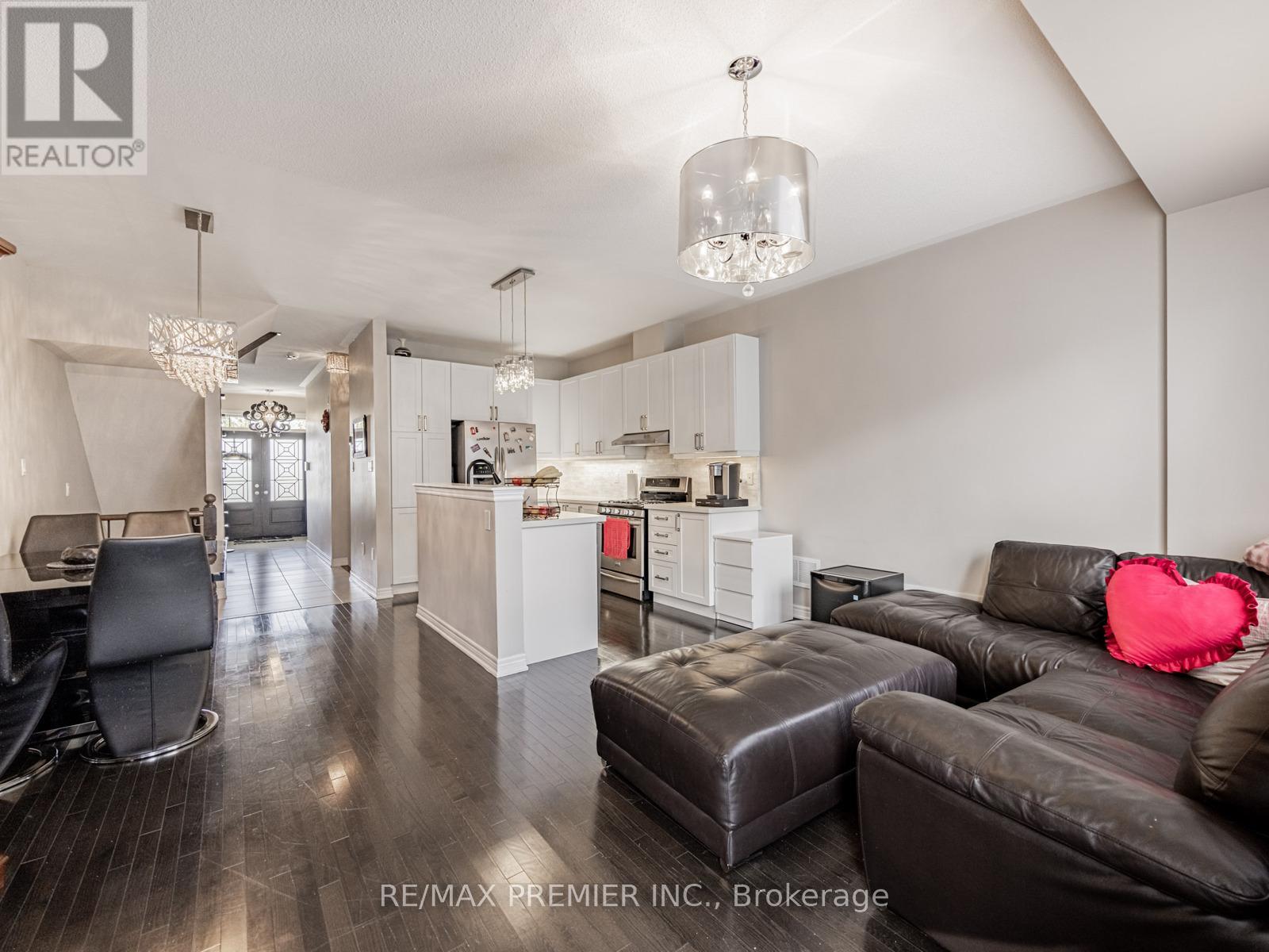 935 Transom Crescent, Milton, Ontario  L9T 8K4 - Photo 11 - W12414429