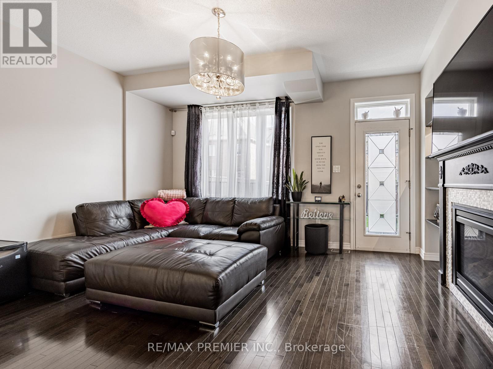 935 Transom Crescent, Milton, Ontario  L9T 8K4 - Photo 12 - W12414429