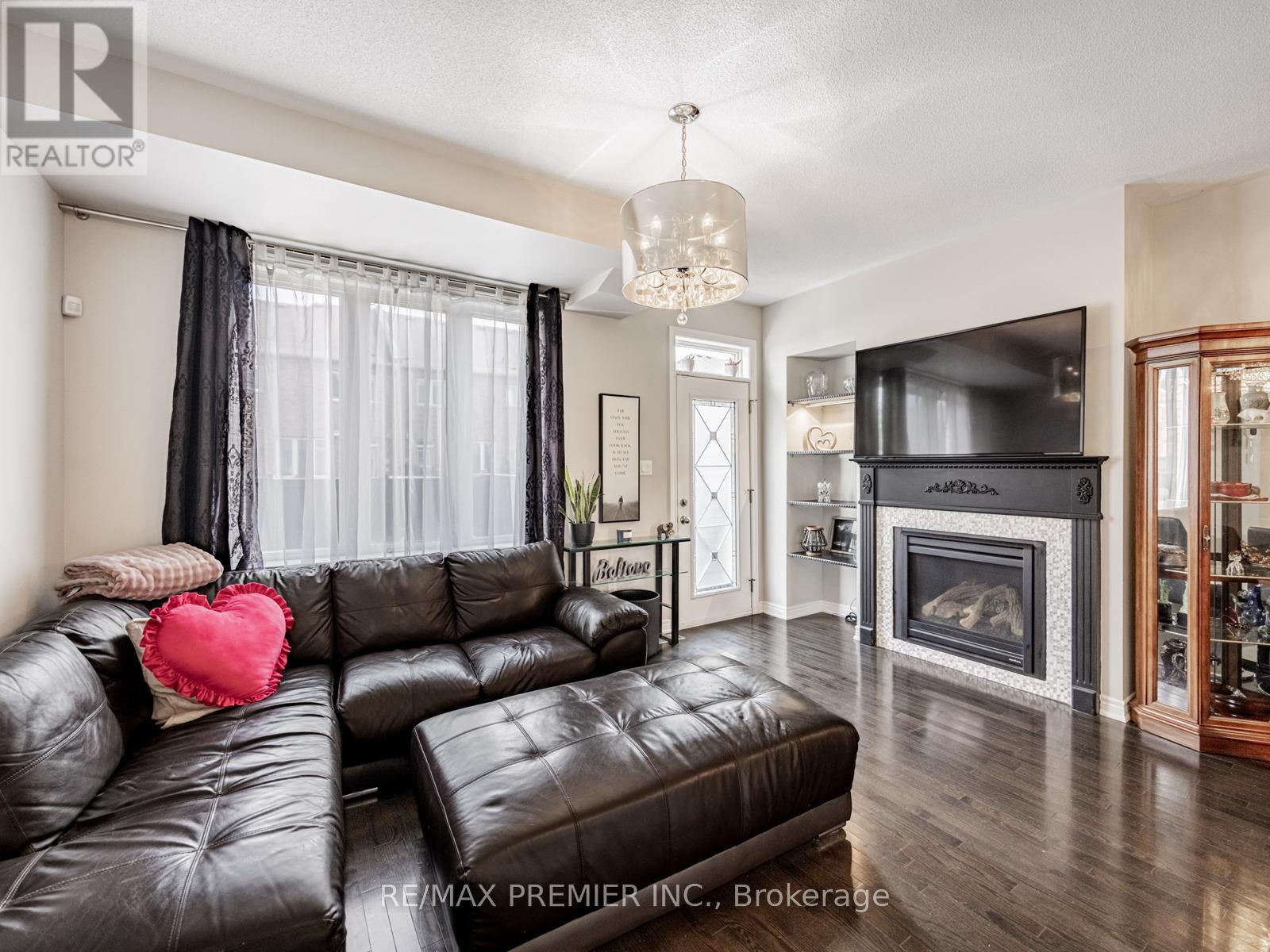 935 Transom Crescent, Milton, Ontario  L9T 8K4 - Photo 13 - W12414429