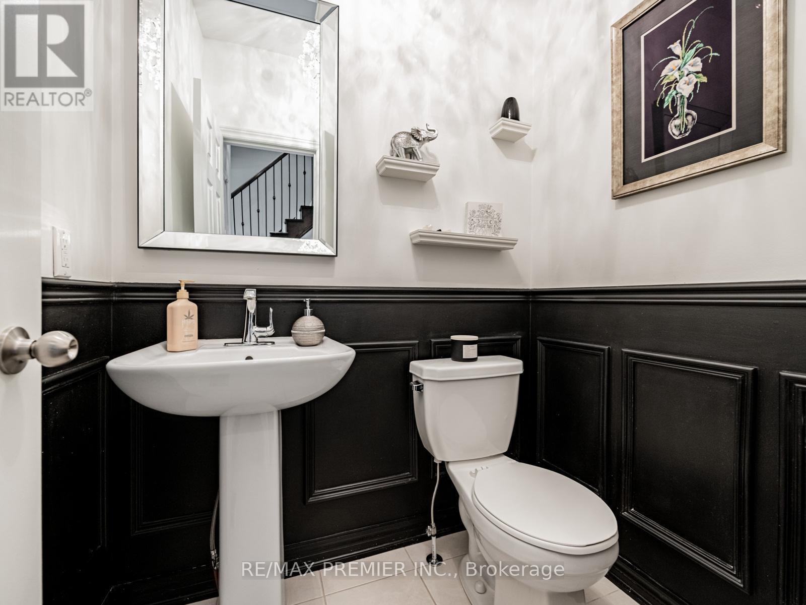 935 Transom Crescent, Milton, Ontario  L9T 8K4 - Photo 14 - W12414429