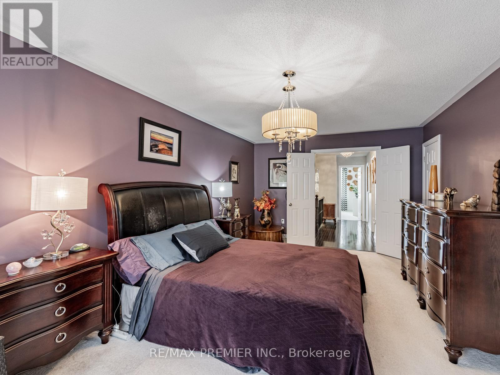 935 Transom Crescent, Milton, Ontario  L9T 8K4 - Photo 16 - W12414429