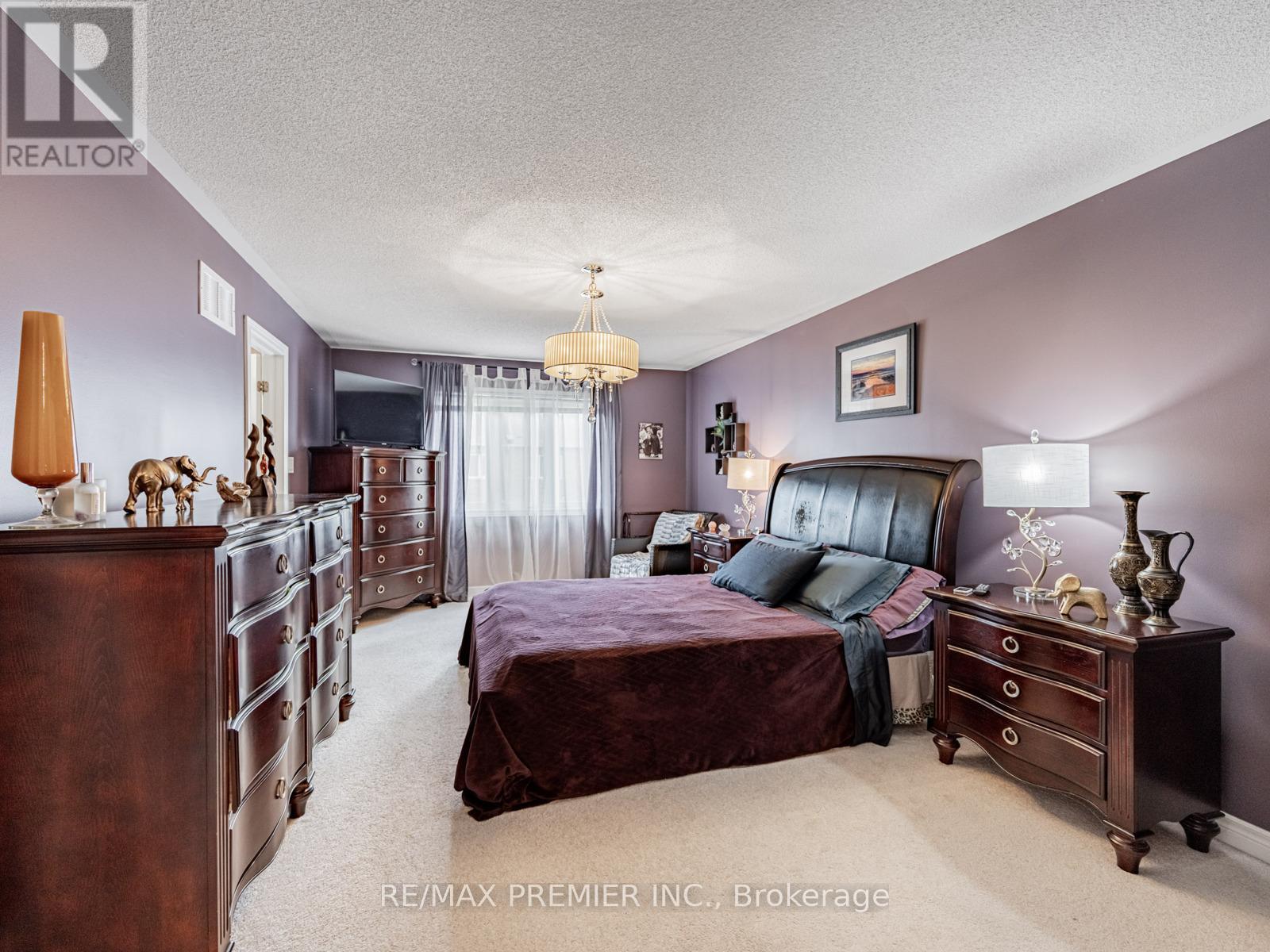 935 Transom Crescent, Milton, Ontario  L9T 8K4 - Photo 17 - W12414429