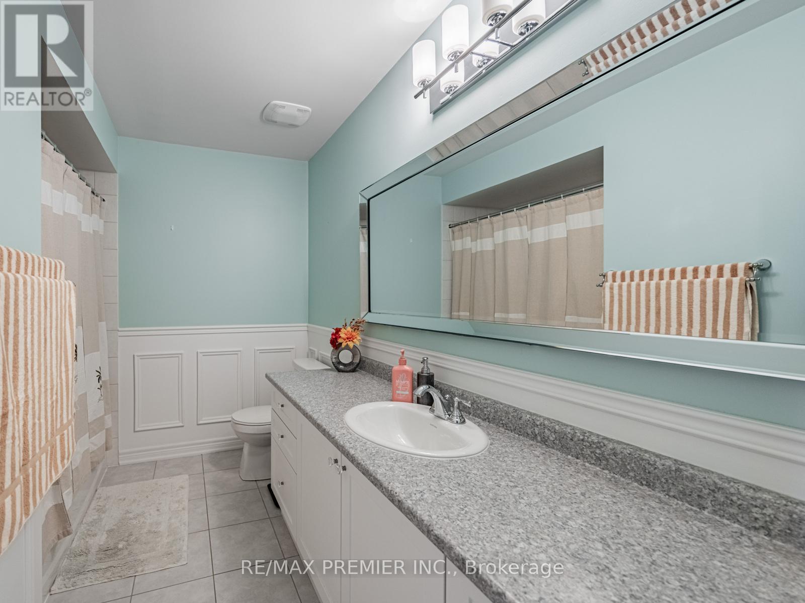 935 Transom Crescent, Milton, Ontario  L9T 8K4 - Photo 24 - W12414429